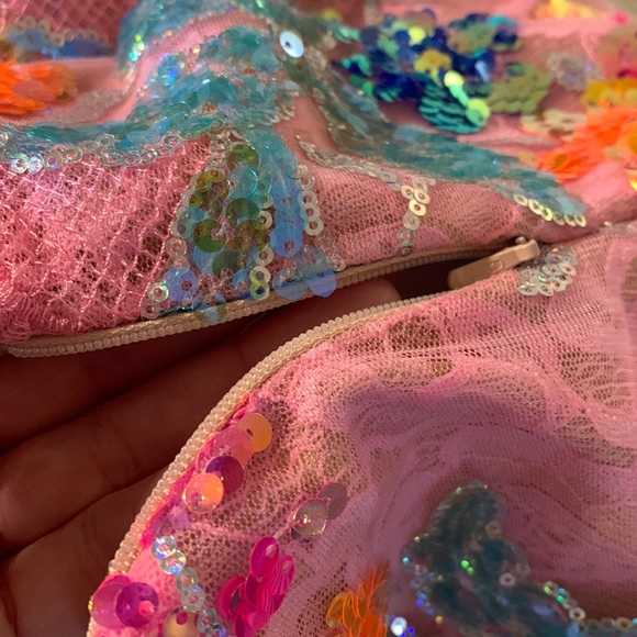 MAC DUGGAL
Embellished Lace Strappy Column Gown - Picture 11 of 17